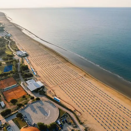 Beachside Duplex With Bbq And Pool شقة